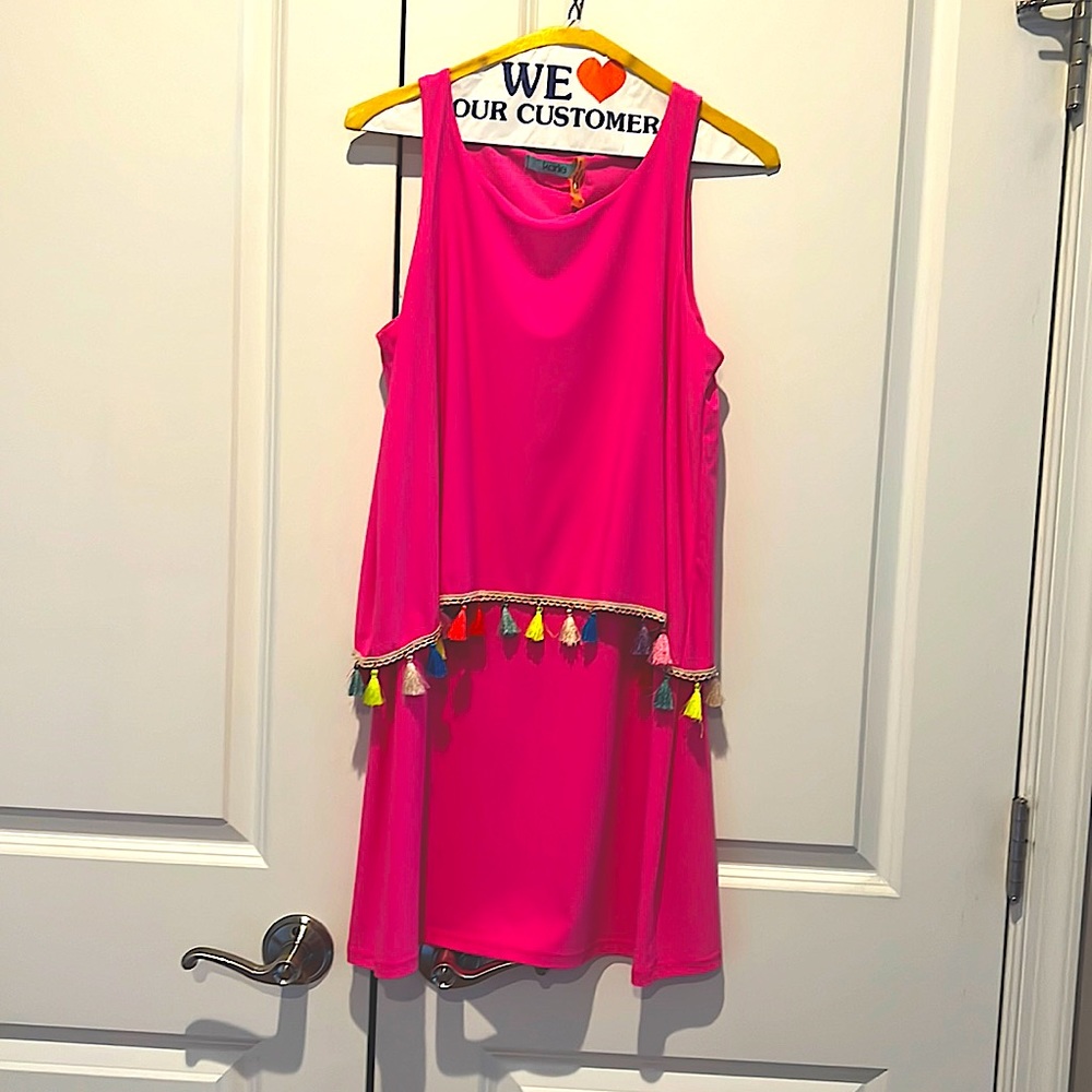 Karle 💕🩷 super cute fun dress! Size S! Soft and comfy!! Great for party!